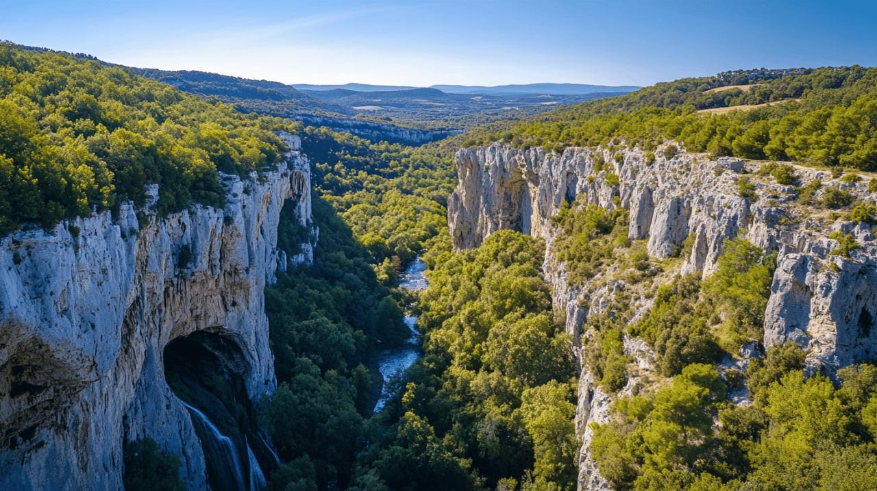 printemps-magique-a-la-cascade-de-la-vis-un-incontournable-de-l-herault